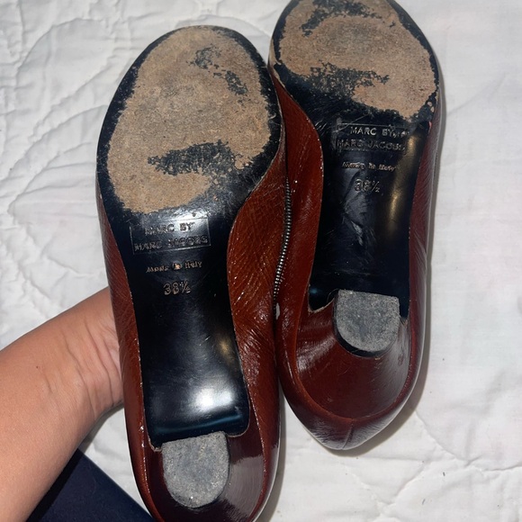 Women’s Marc Jacobs Burgundy Heels with Black Embellishment - Picture 6 of 6